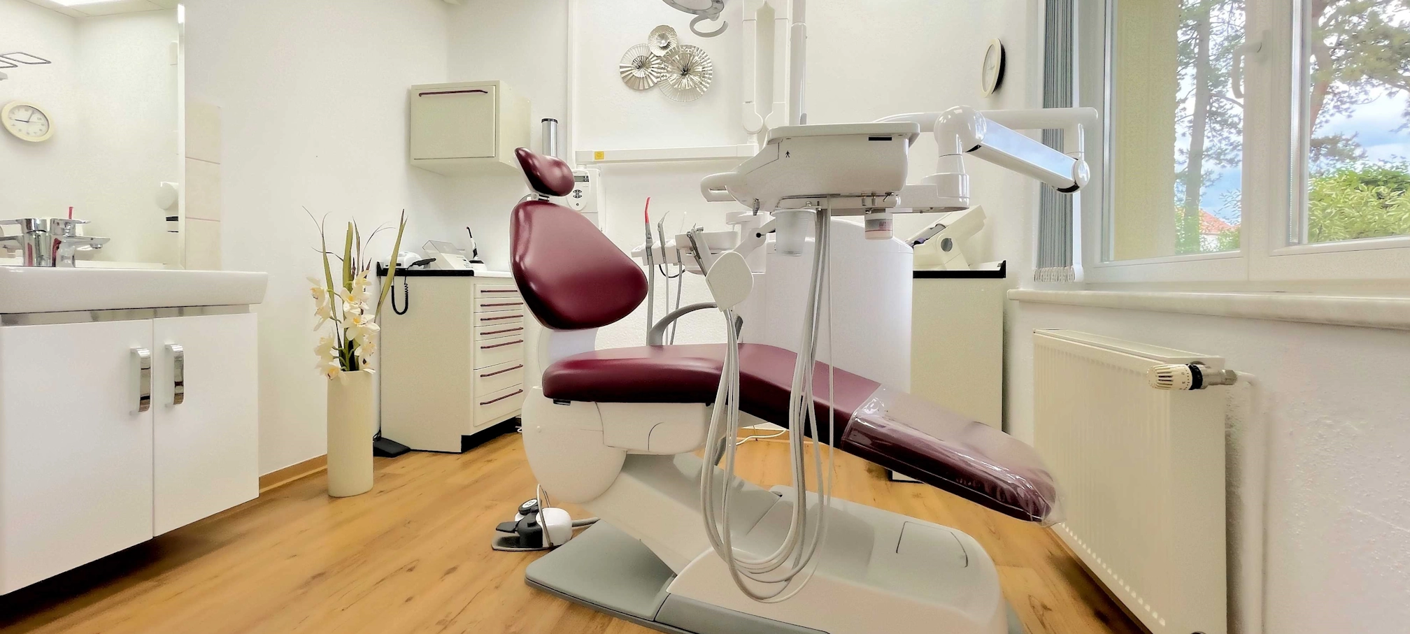 Behandlungszimmer der Zahnarztpraxis Dr. Scholz